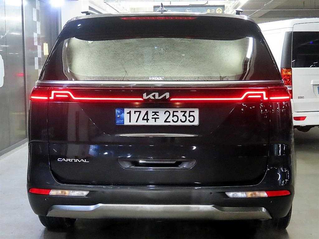 KIA Carnival - Vista 5