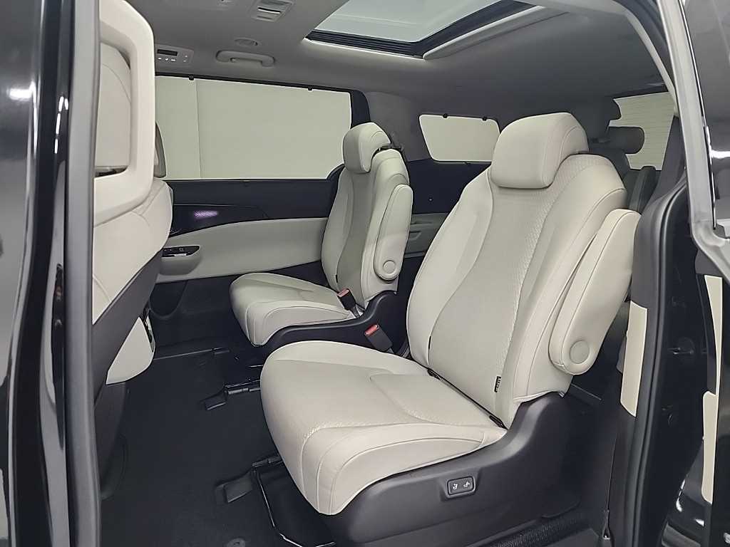 KIA Carnival - Vista 12