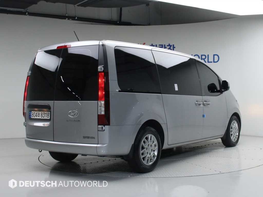 HYUNDAI Staria - Vista 2