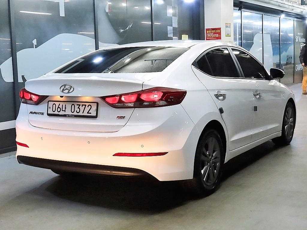HYUNDAI Avante - Vista 4