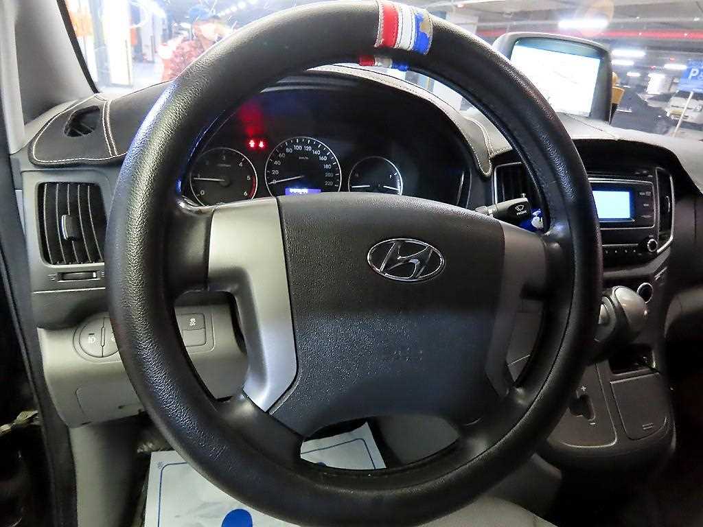 HYUNDAI Starex - Vista 7