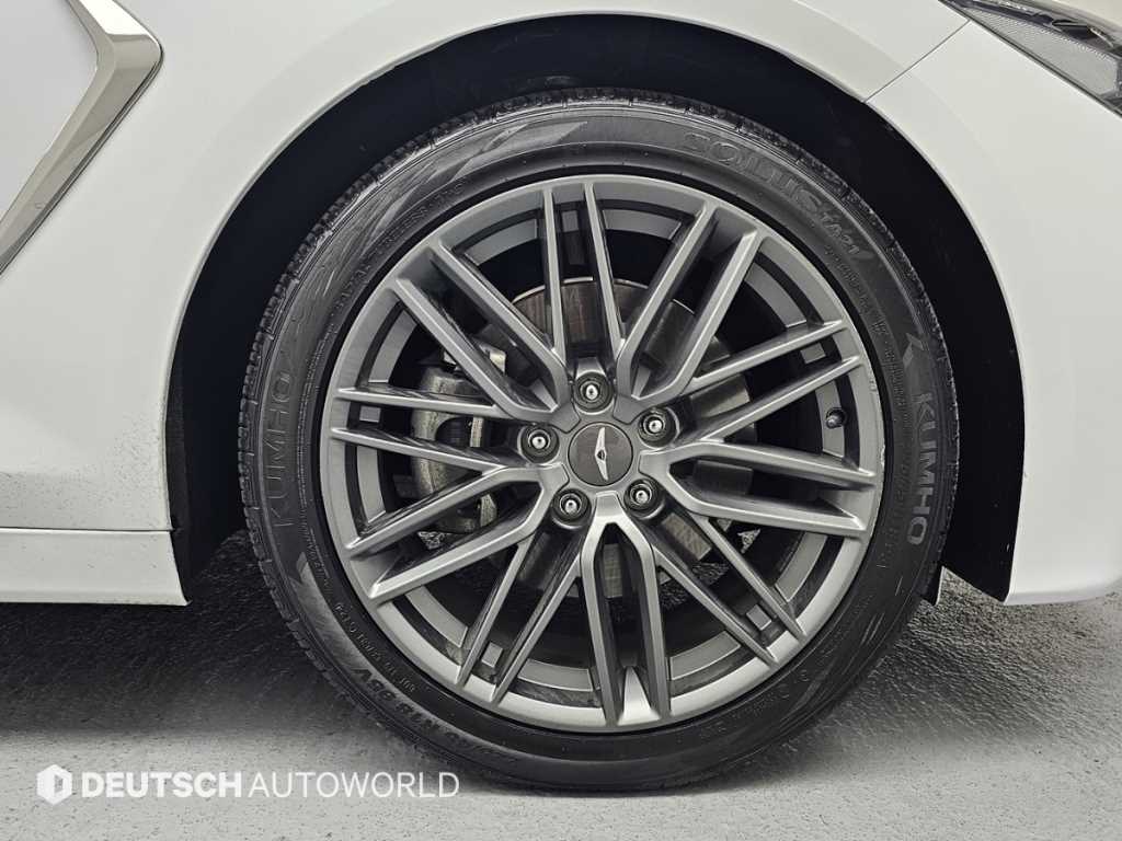 Genesis G70 - Vista 5