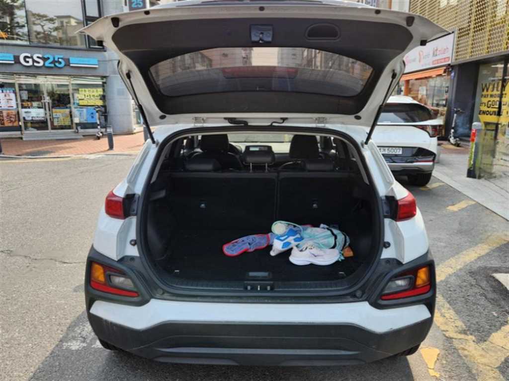 HYUNDAI Kona - Vista 4