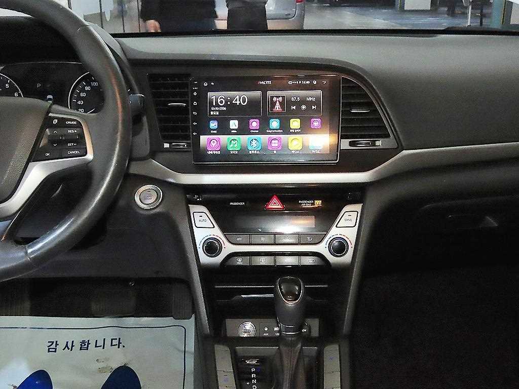 HYUNDAI Avante - Vista 11