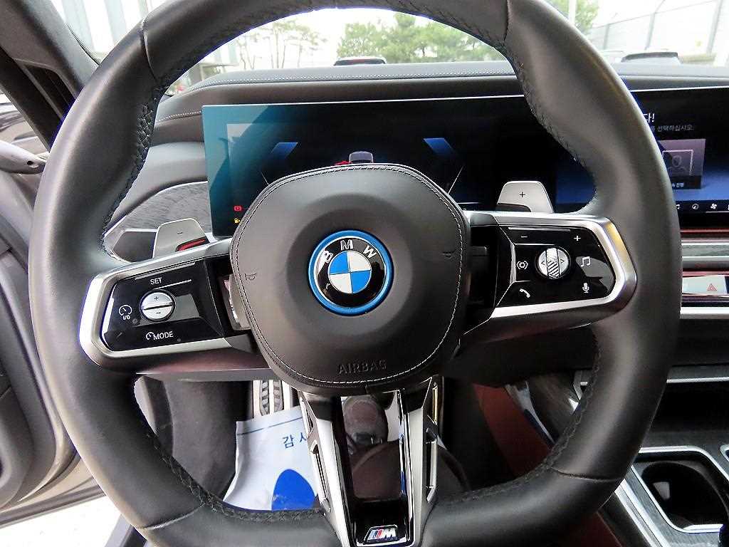 BMW 7 Series - Vista 8