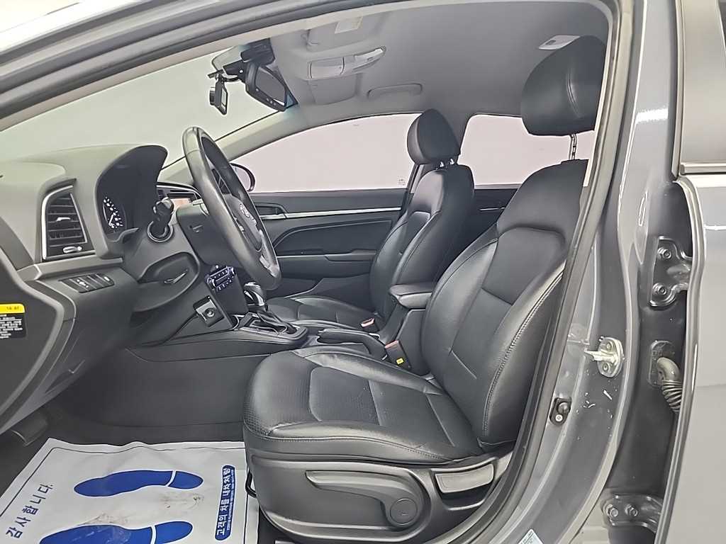 HYUNDAI Avante - Vista 11