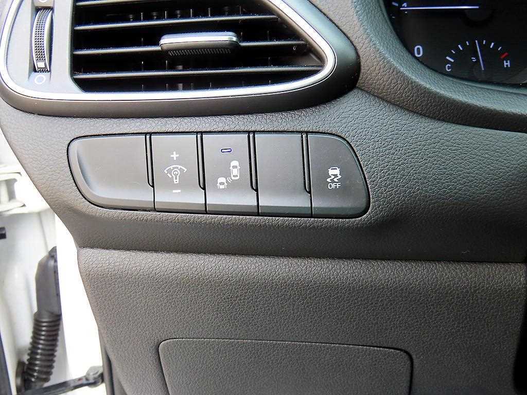 HYUNDAI i30 - Vista 12