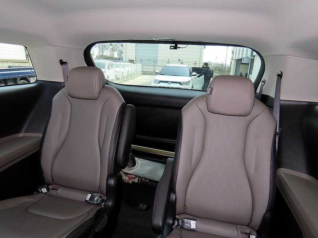 KIA Carnival - Vista 7