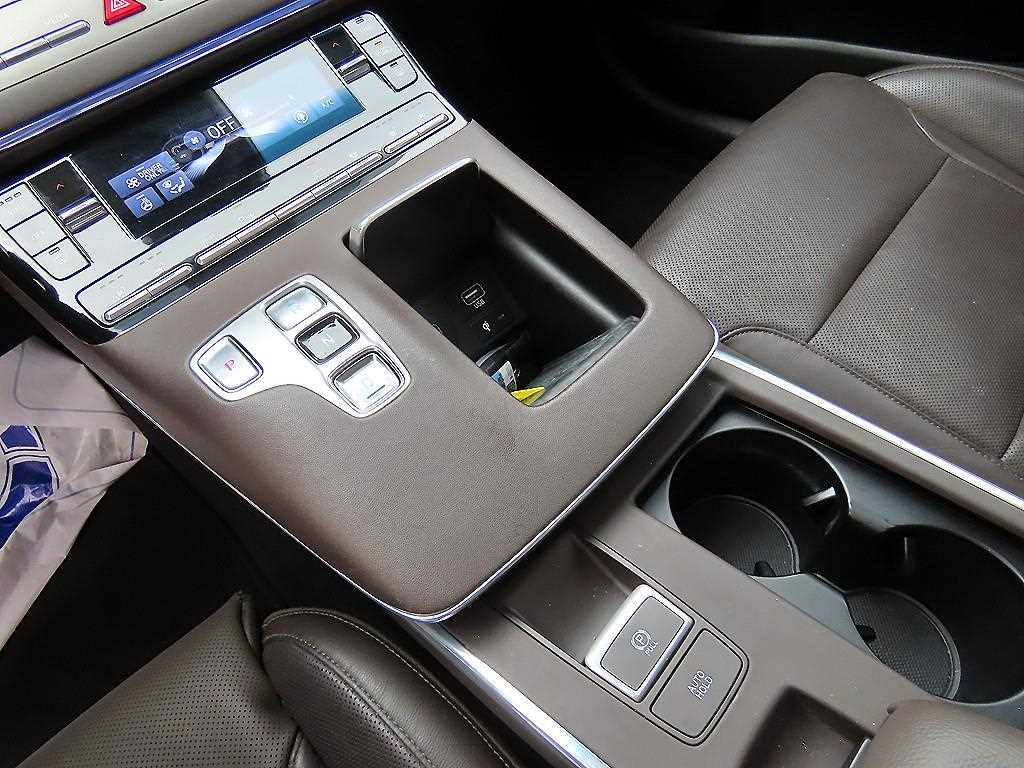 HYUNDAI Grandeur - Vista 11