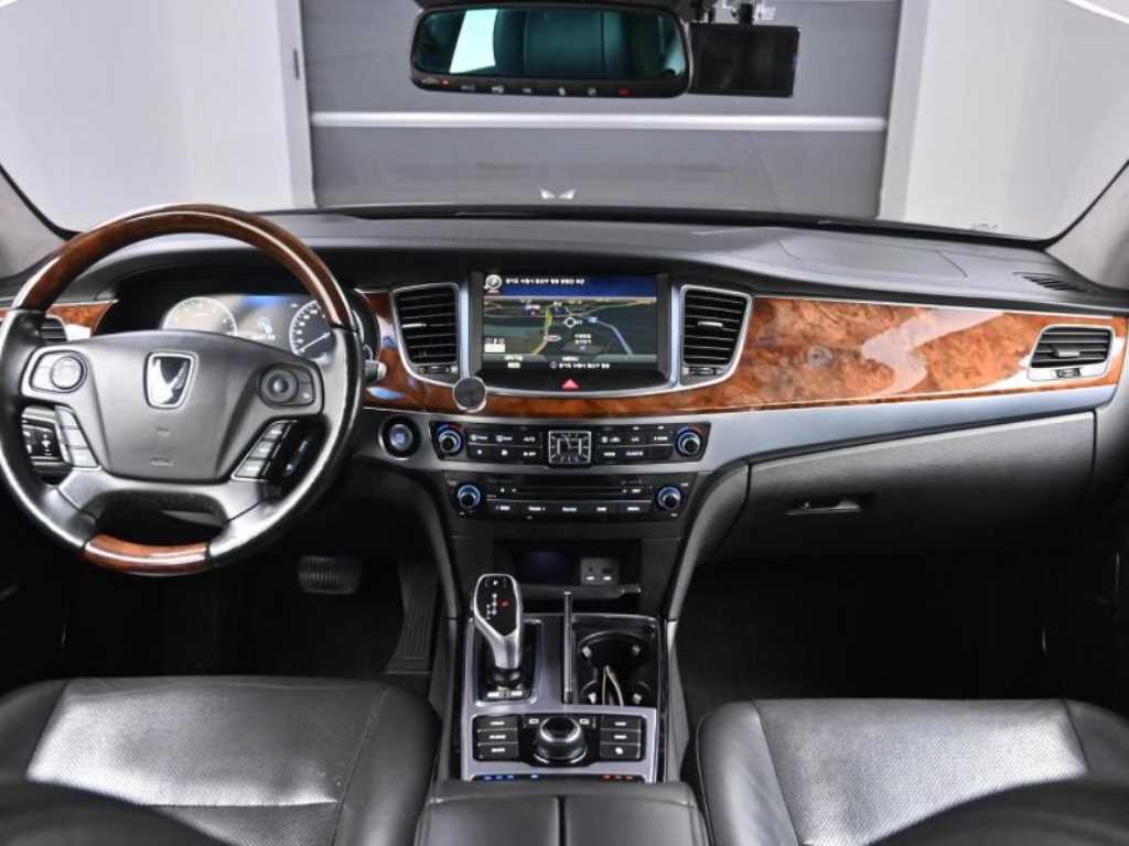 HYUNDAI Equus - Vista 7