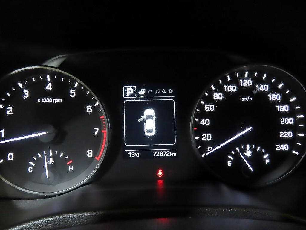 HYUNDAI Avante - Vista 9