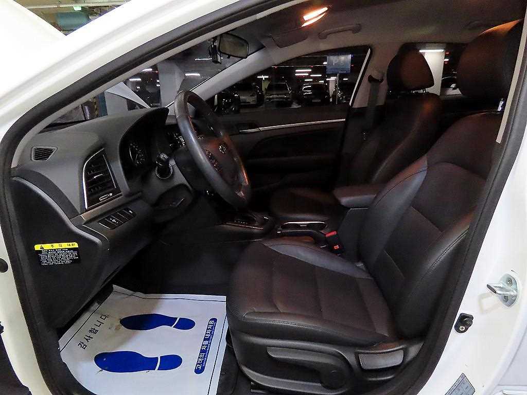 HYUNDAI Avante - Vista 6