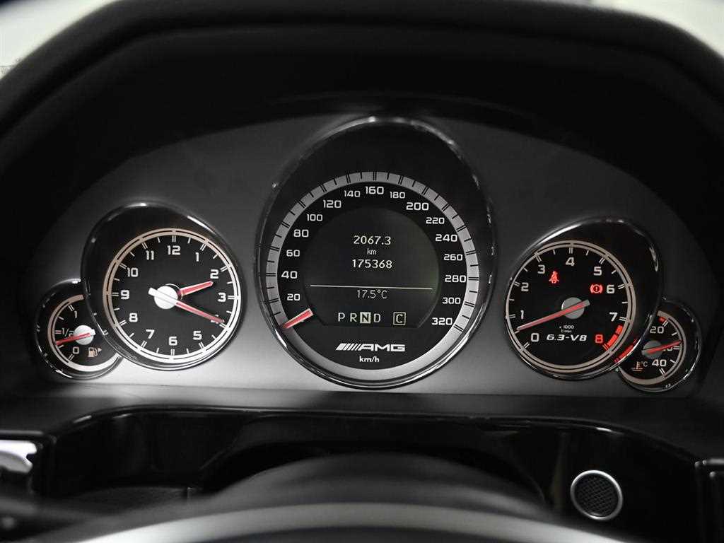 Mercedes Benz E class - Vista 8