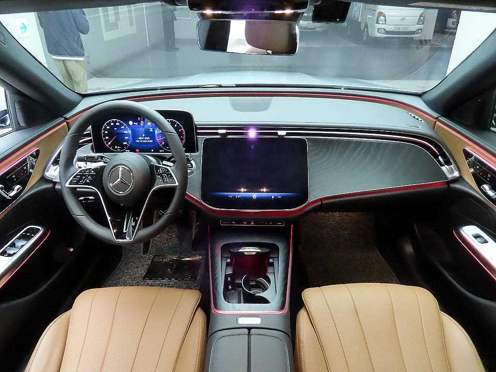 Mercedes Benz E class - Vista 8