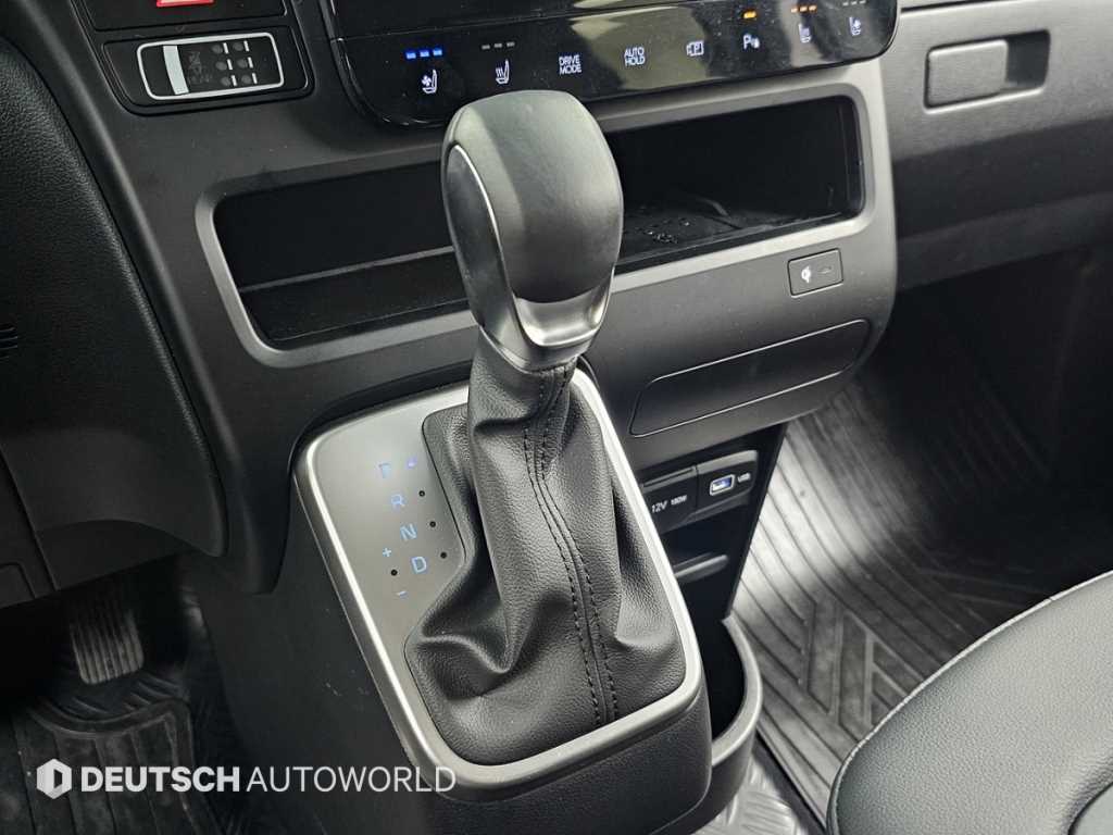 HYUNDAI Staria - Vista 9