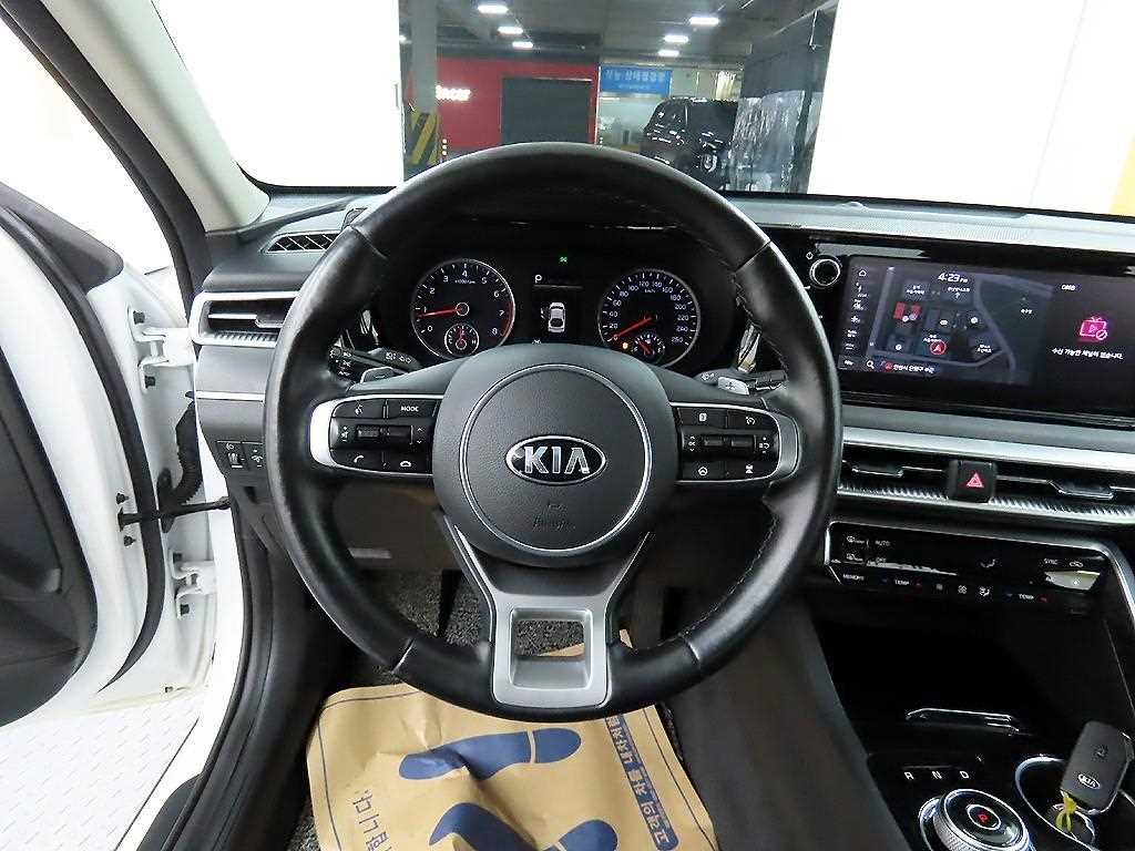 KIA K5 - Vista 9