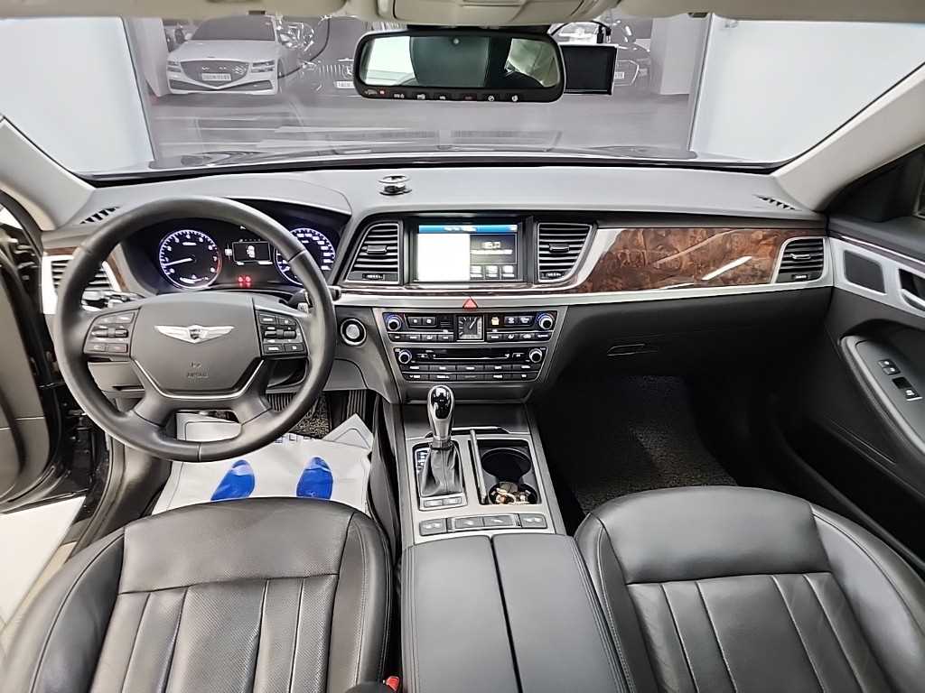 HYUNDAI Genesis - Vista 7