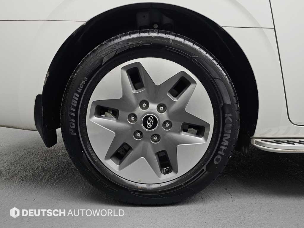 HYUNDAI Staria - Vista 5