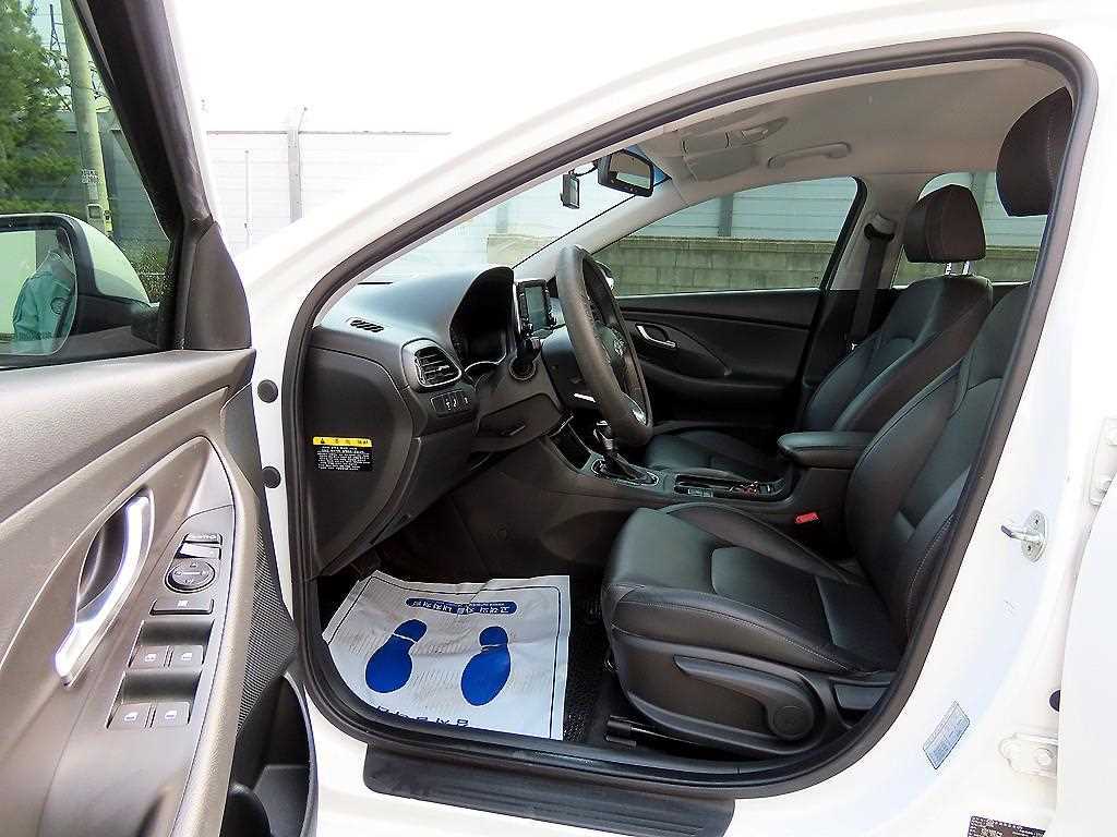 HYUNDAI i30 - Vista 5