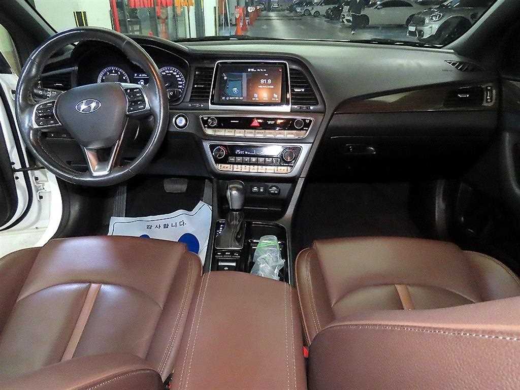 HYUNDAI Sonata - Vista 10