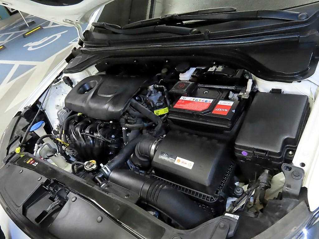 HYUNDAI Avante 2018 Blanco - Importación desde Corea - HF Imports Iquique - Foto 17