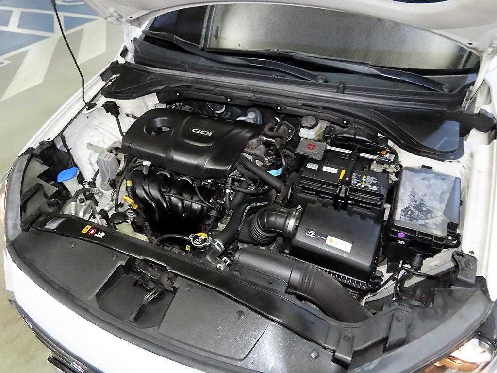 HYUNDAI Avante 2016 Blanco - Importación desde Corea - HF Imports Iquique - Foto 18