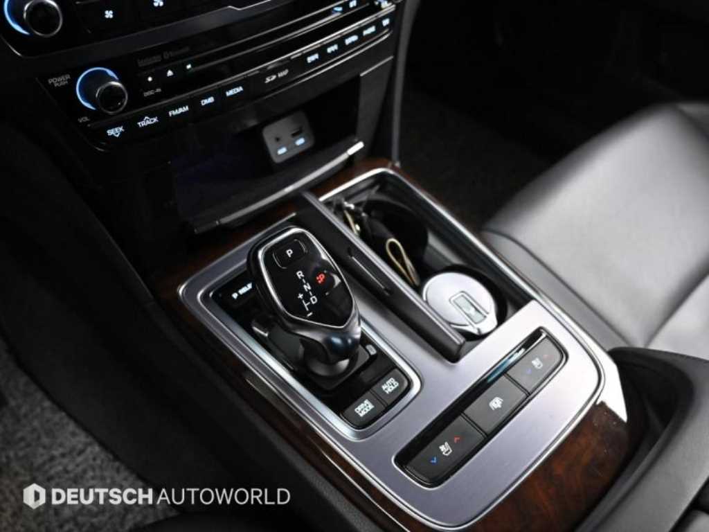 HYUNDAI Equus - Vista 9