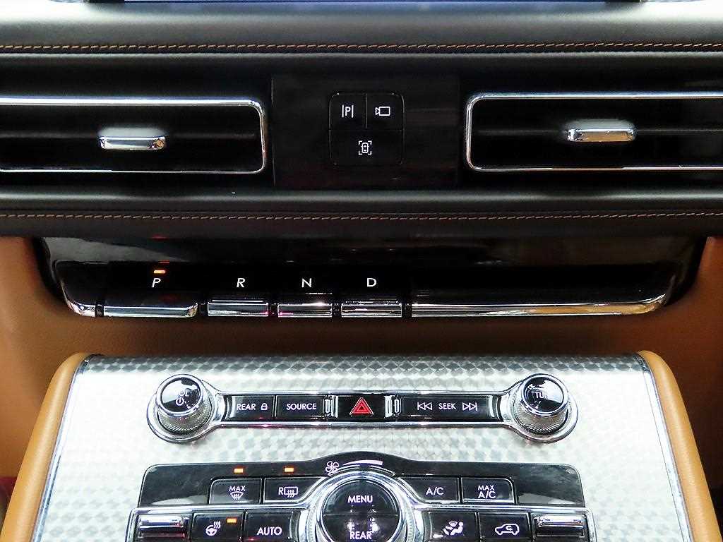 Lincoln Aviator - Vista 9