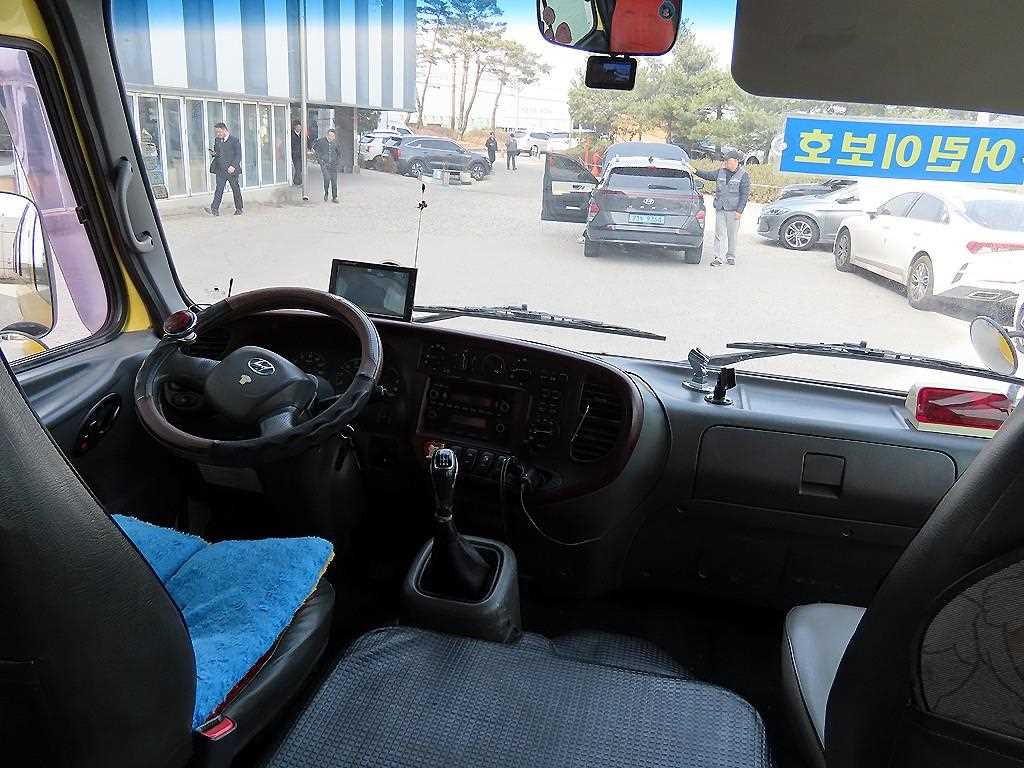 medium and large bus Hyundai bus - Vista 8