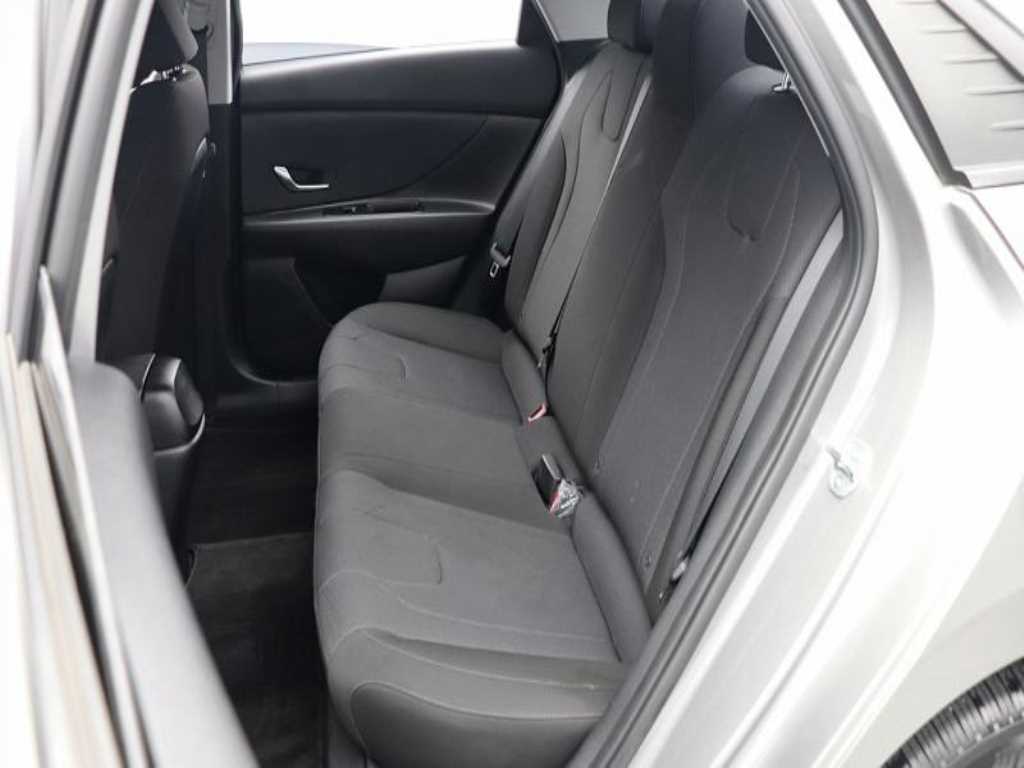 HYUNDAI Avante - Vista 9