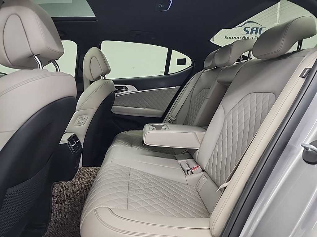 Genesis G70 - Vista 12