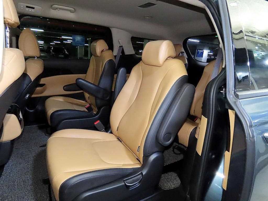 KIA Carnival - Vista 7