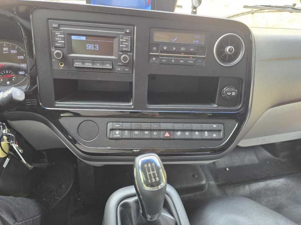 medium and large bus Hyundai bus - Vista 12