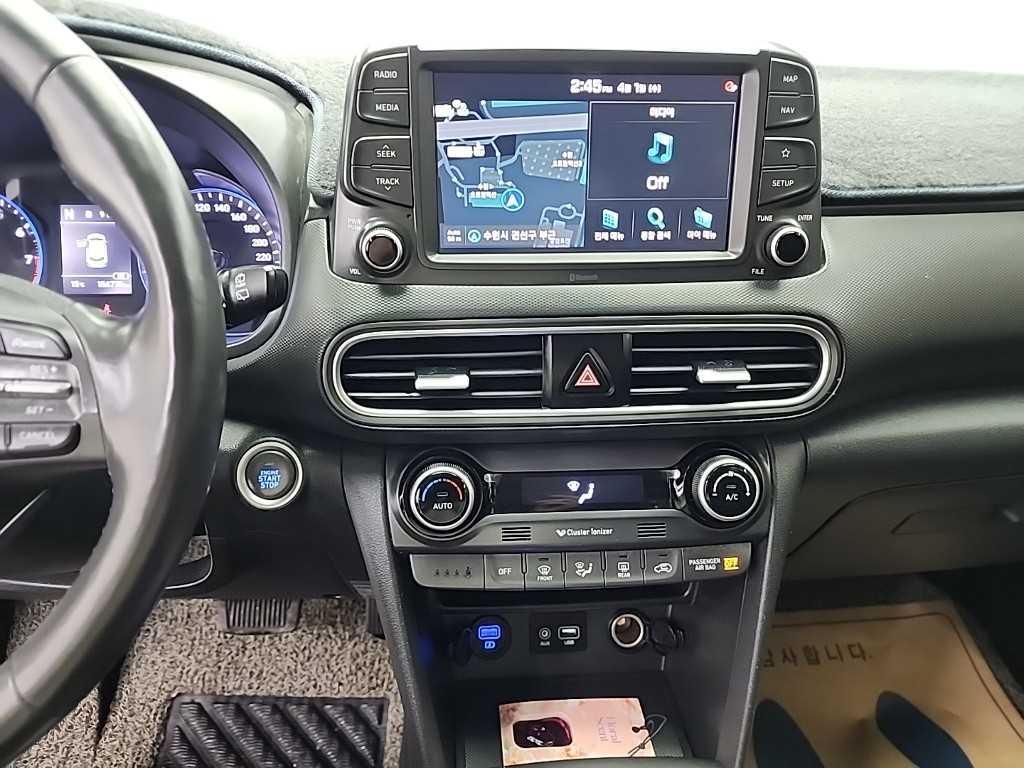 HYUNDAI Kona - Vista 10