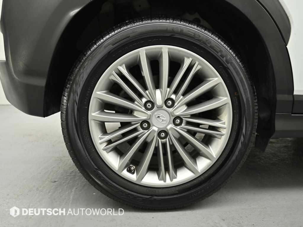 HYUNDAI Kona - Vista 5