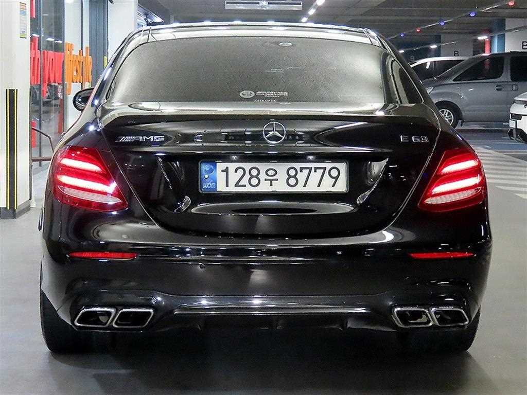 Mercedes Benz E class - Vista 5