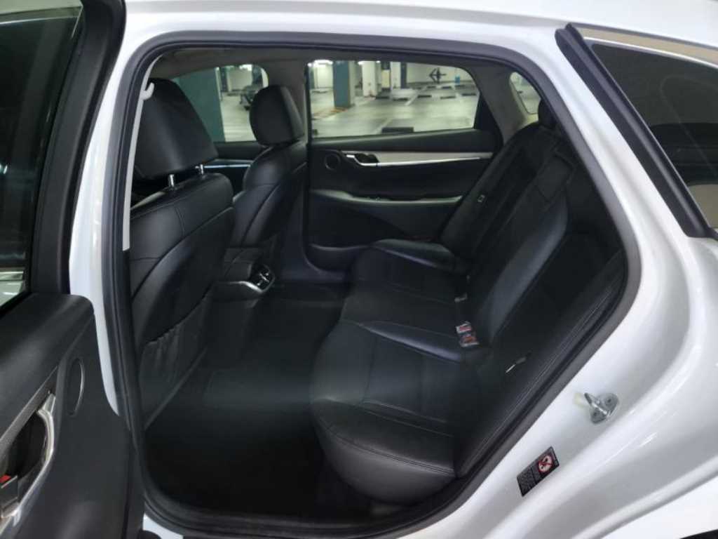 HYUNDAI Grandeur - Vista 7