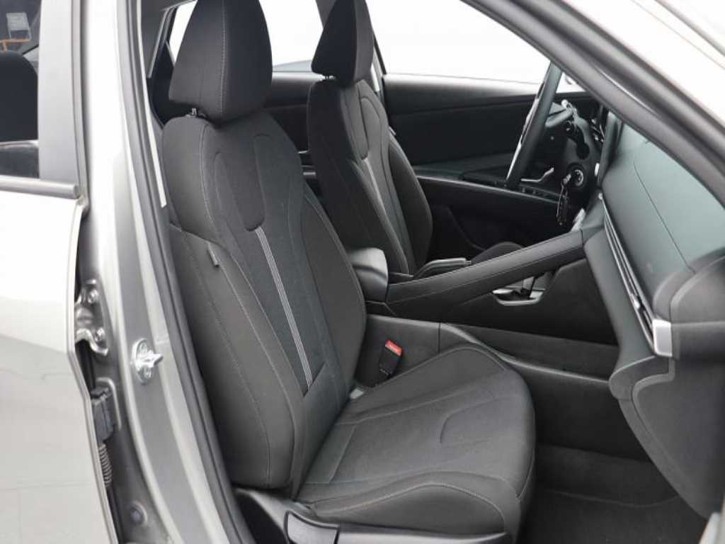 HYUNDAI Avante - Vista 10