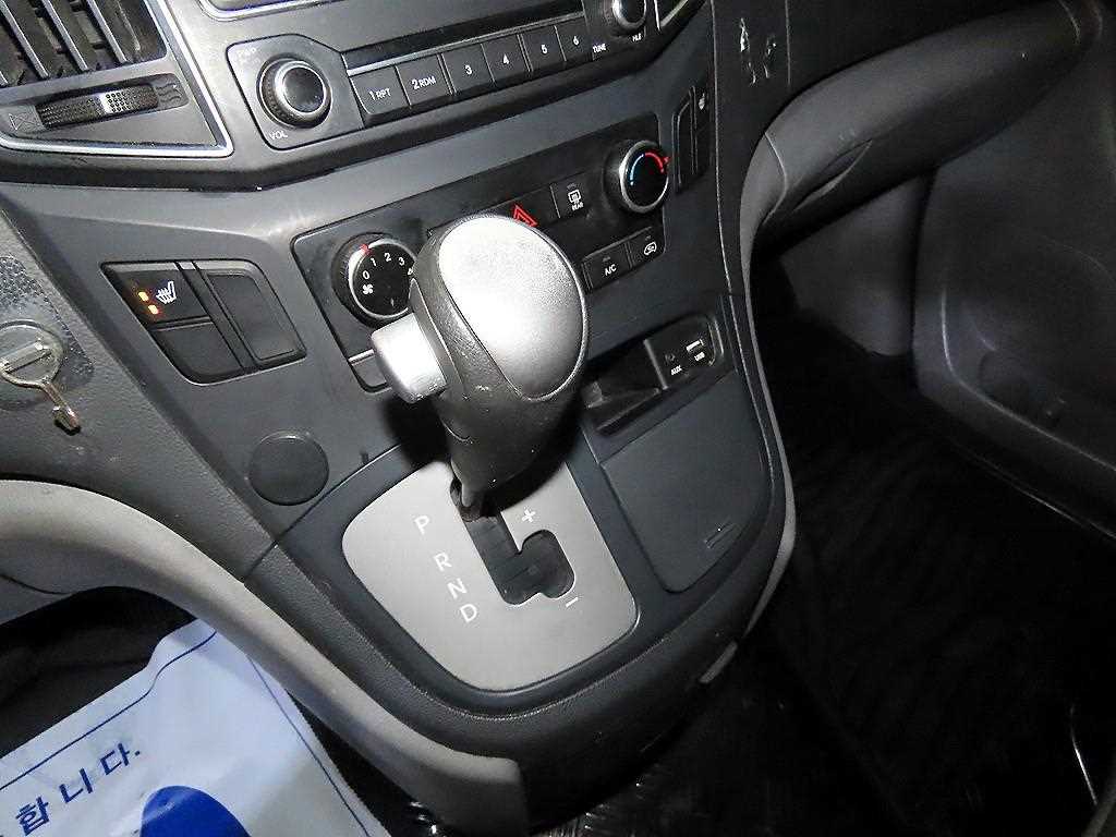 HYUNDAI Starex - Vista 11