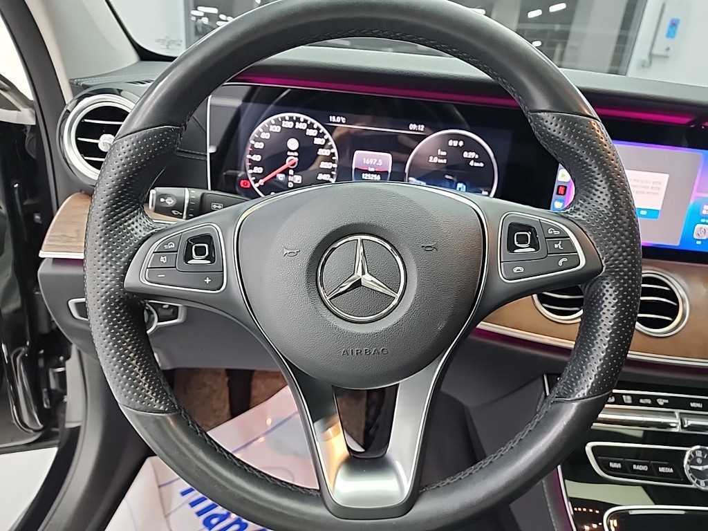 Mercedes Benz E class - Vista 9