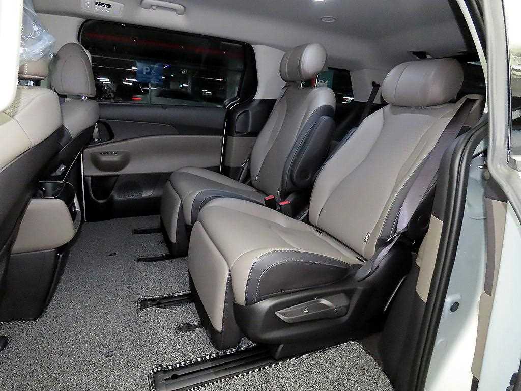 KIA Carnival - Vista 7