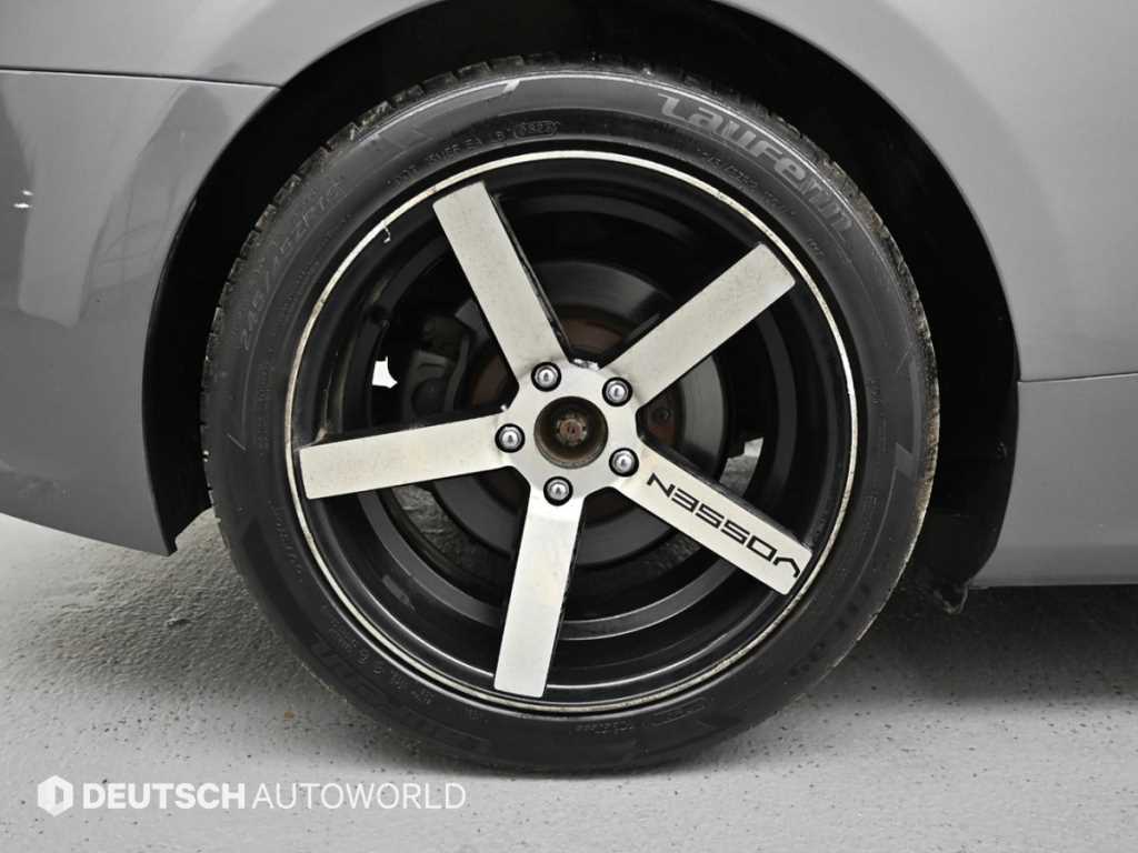 HYUNDAI Genesis - Vista 5