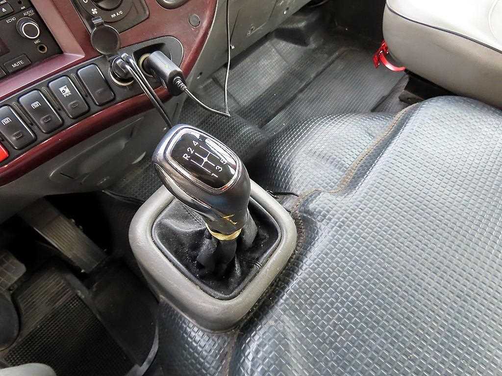 medium and large bus Hyundai bus - Vista 12