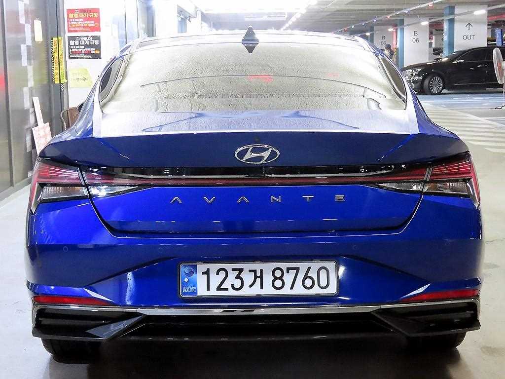 HYUNDAI Avante - Vista 5