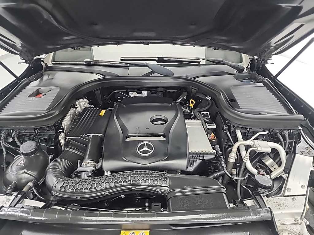 Mercedes Benz GLC Class - Vista 5