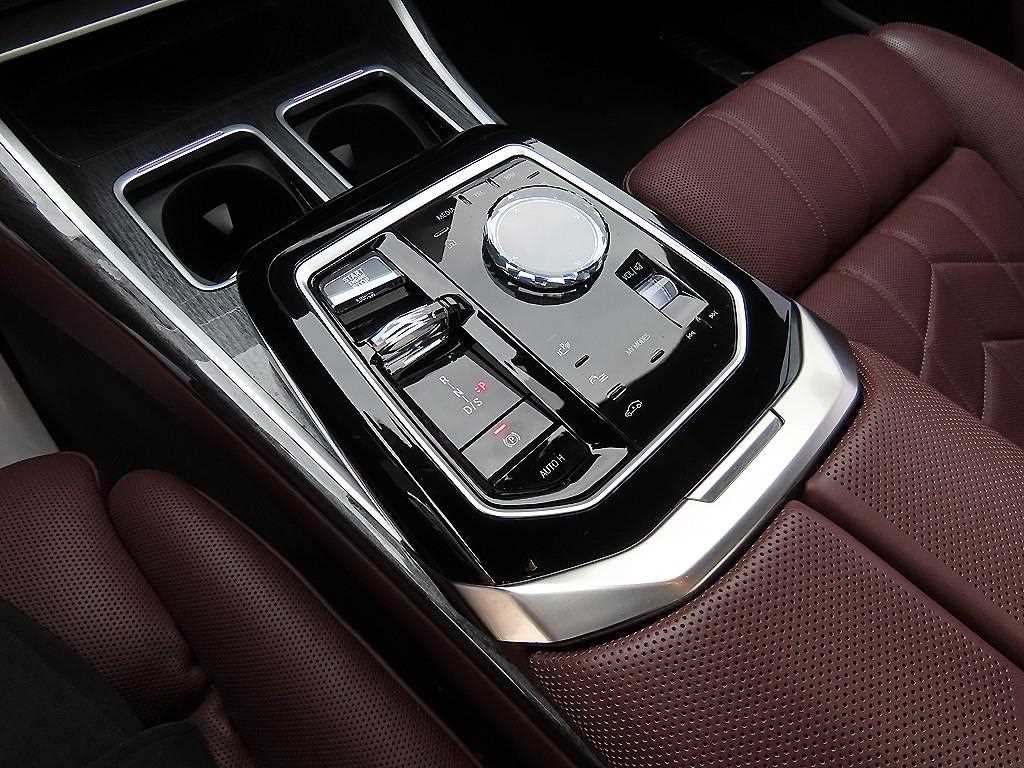 BMW 7 Series - Vista 11