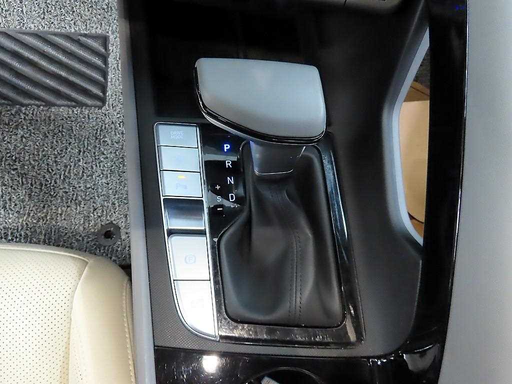 HYUNDAI Avante - Vista 10