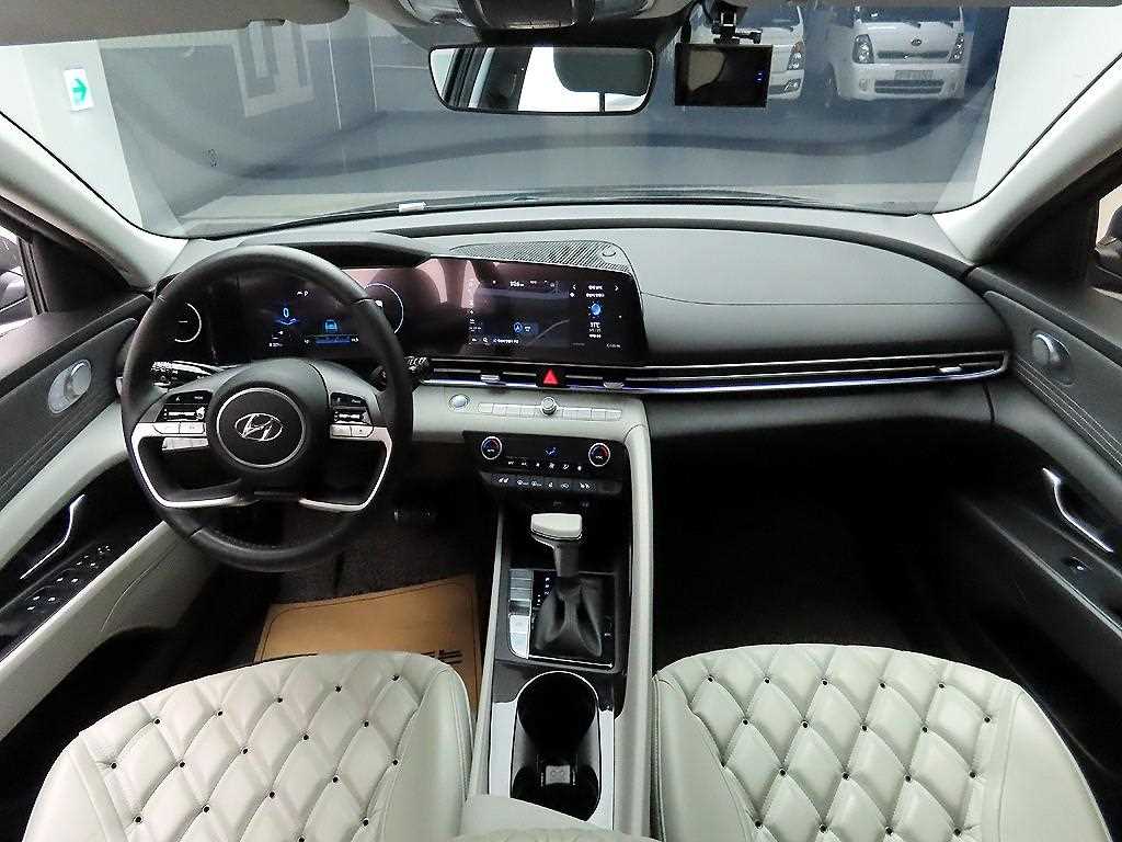 HYUNDAI Avante - Vista 8