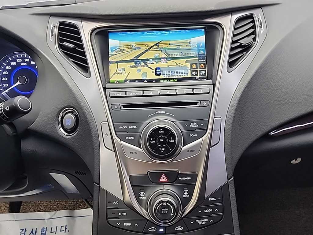 HYUNDAI Grandeur - Vista 10