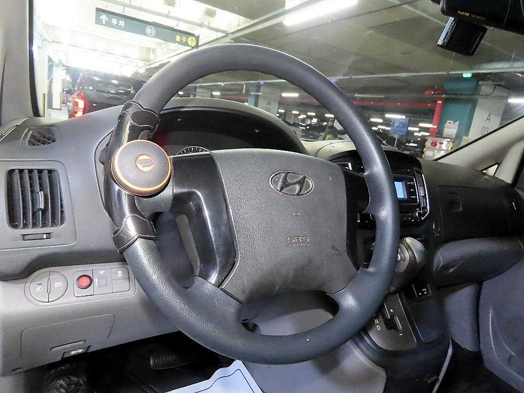 HYUNDAI Starex - Vista 8